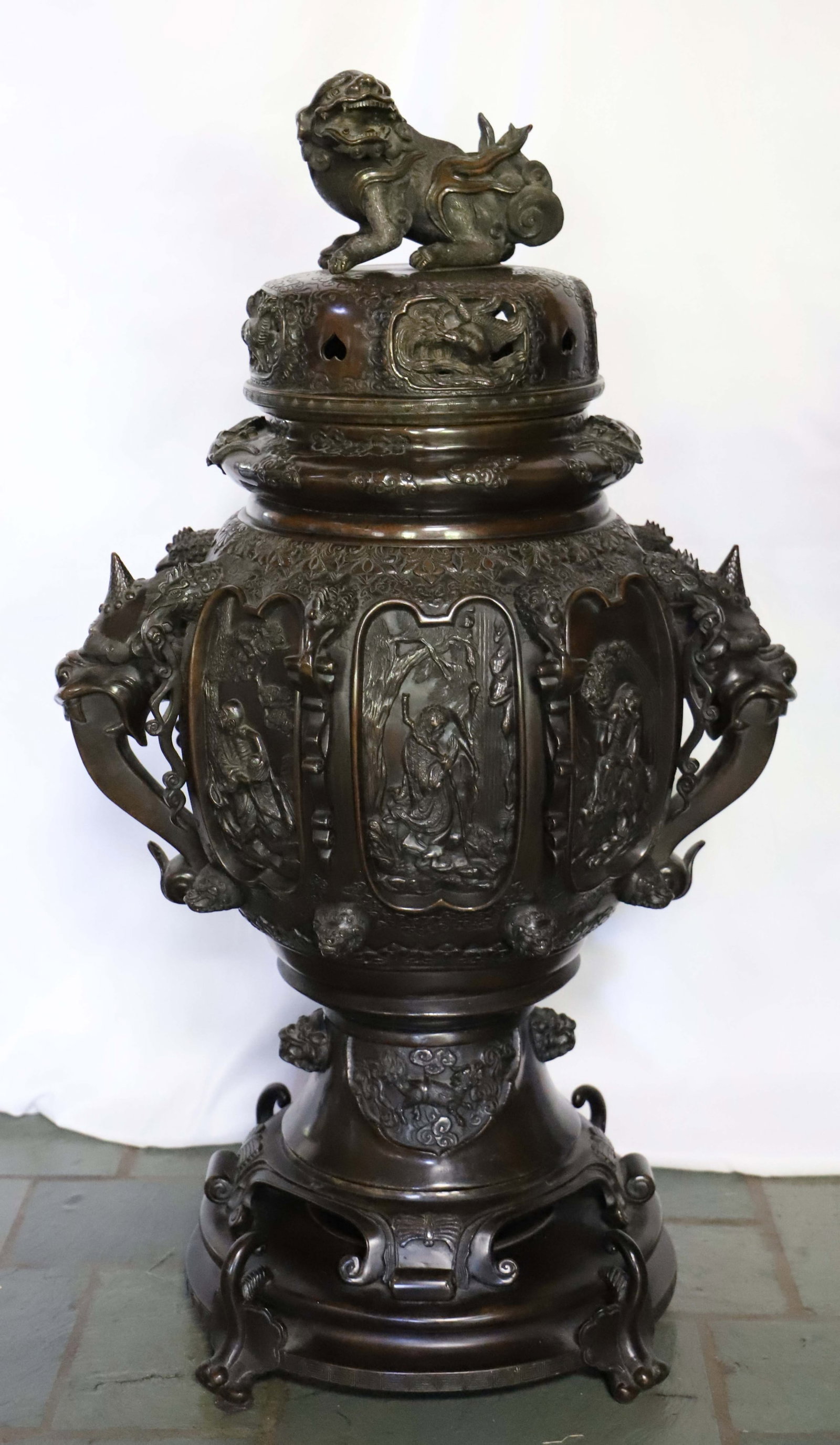 Chinese Bronze Palace Urn (1 of 9)