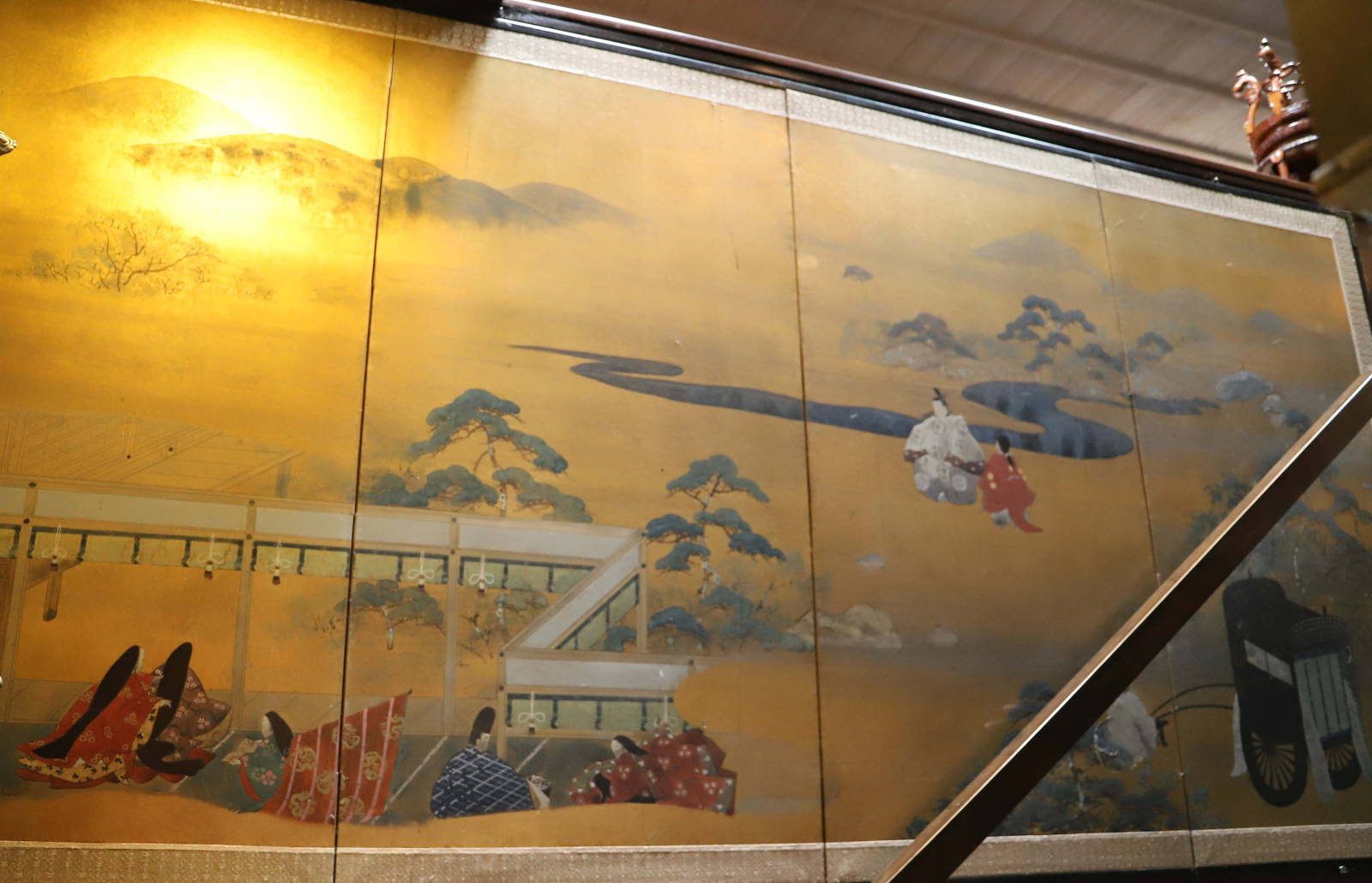 Japanese Silk Screen Auction