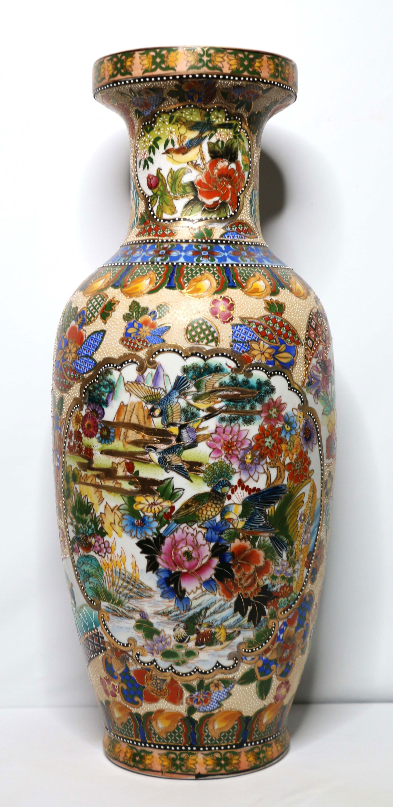 Moriage Ware, Vase (1 of 4)