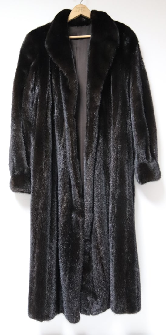 Ladies Mink Coat (1 of 3)