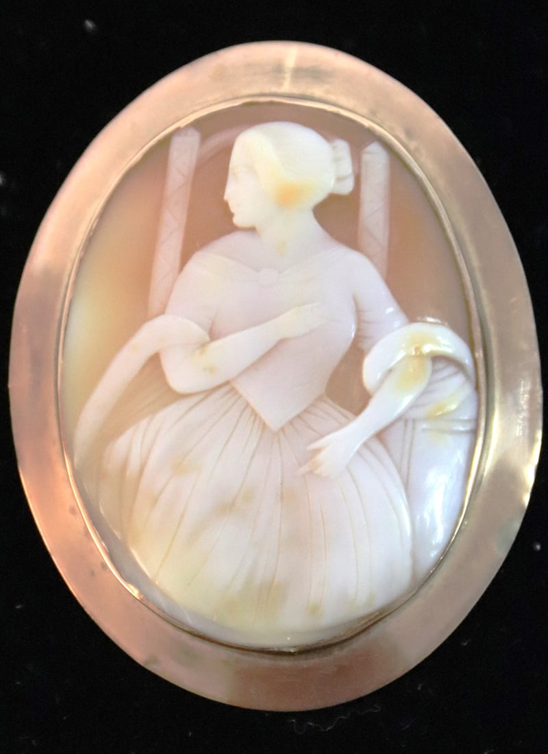 Cameo Brooch (1 of 4)