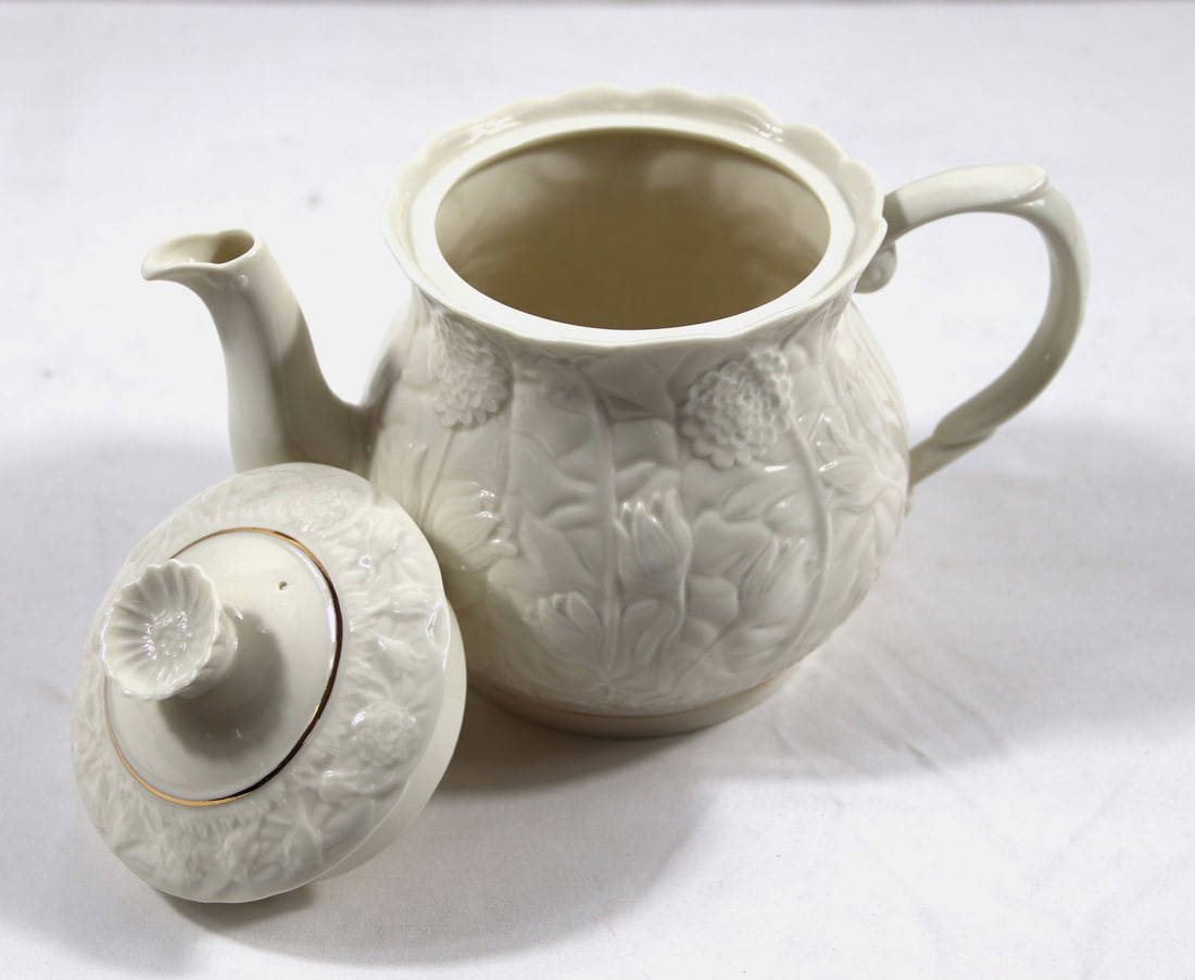 Belleek, Teapot Auction