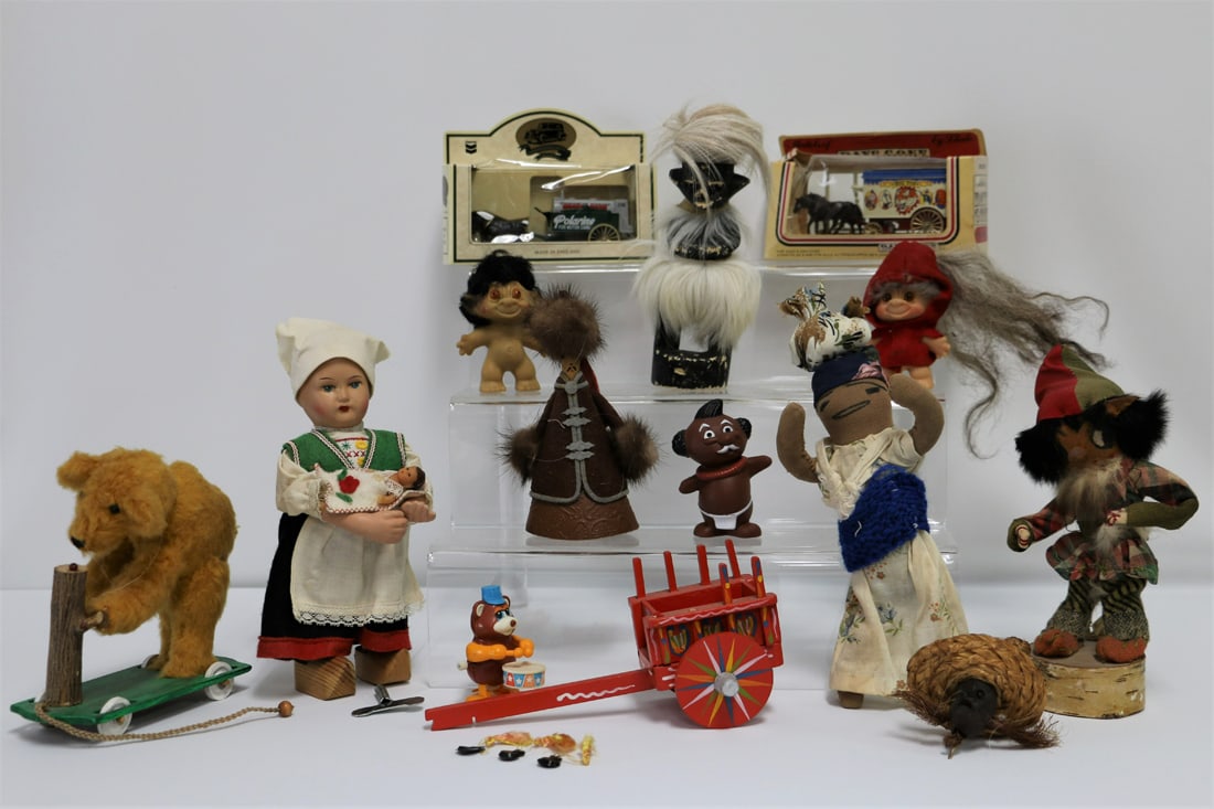 Lledo, Trolls, Dolls (1 of 7)