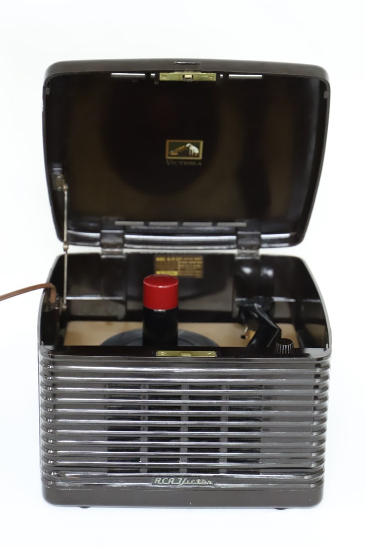RCA Victor, 45 Turntable, Bakelite Case (1 of 5)