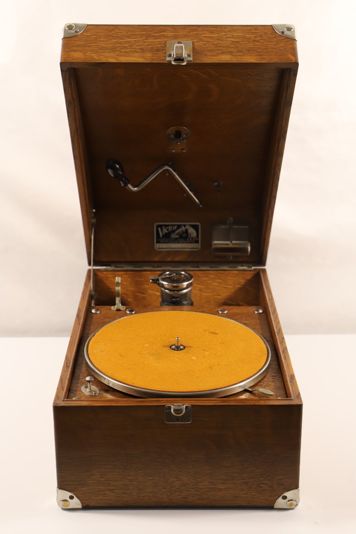 Vintage Victrola (1 of 6)