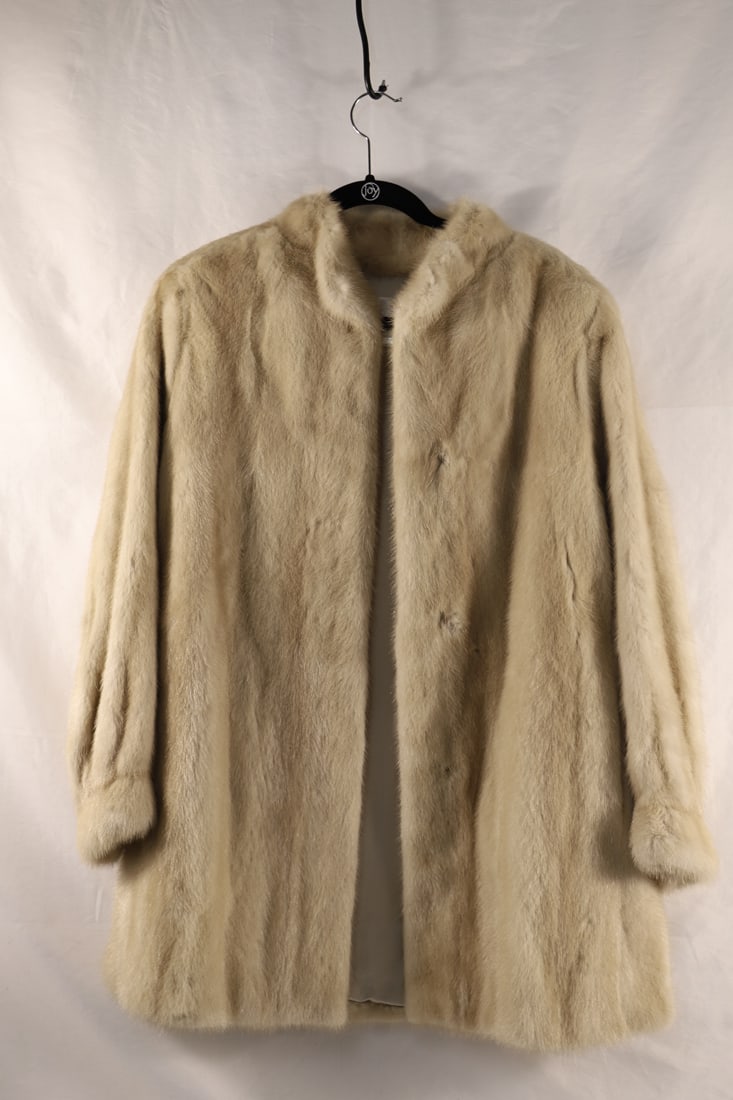 SAGA, Mink Coat (1 of 4)