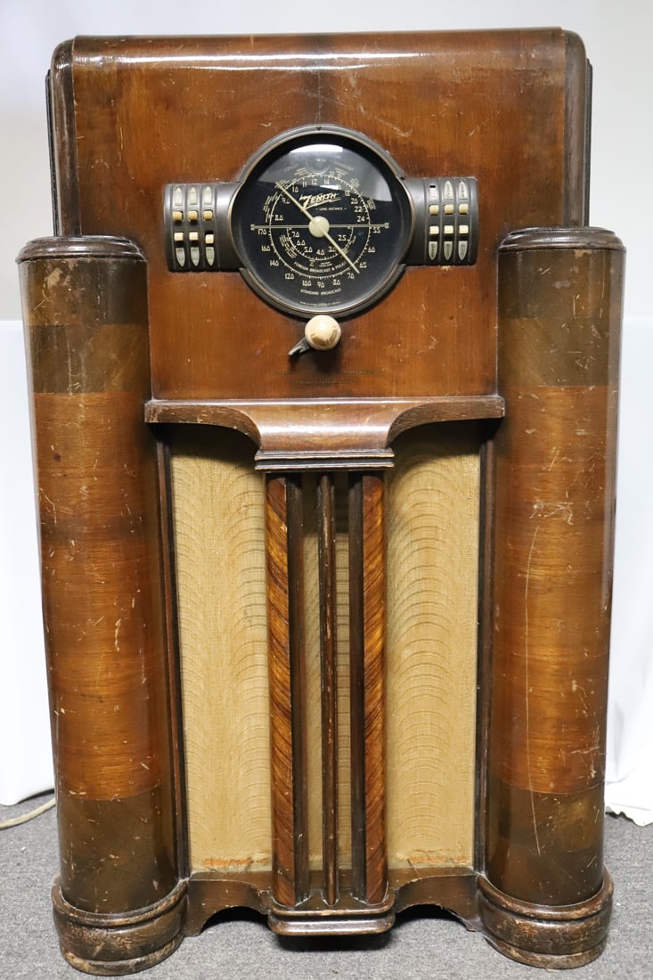 Zenith, Vintage Floor Radio (1 of 9)