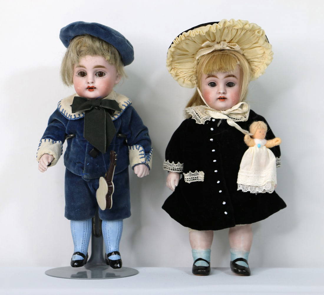 Petite Early German Bisque Doll with Rare Body by Simon and Halbig  1200/1800 Auctions Online, Proxibid