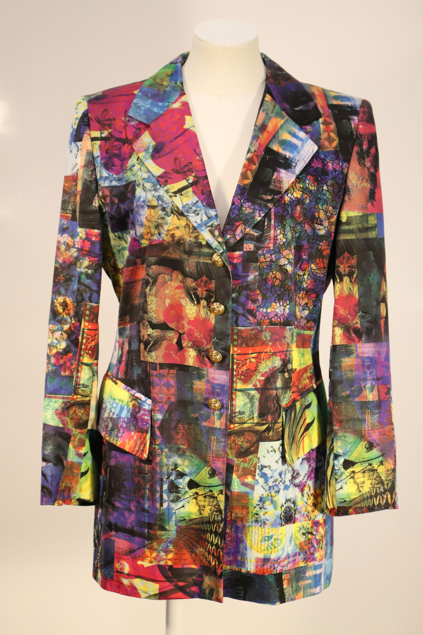 Escada, Blazer: Ladies Escada, Margaretha Ley, cotton print jacket/blazer, with gold-tone buttons; Size 36; Preowned, no damage observed;. See photos (Please note, this item has not been authenticated)