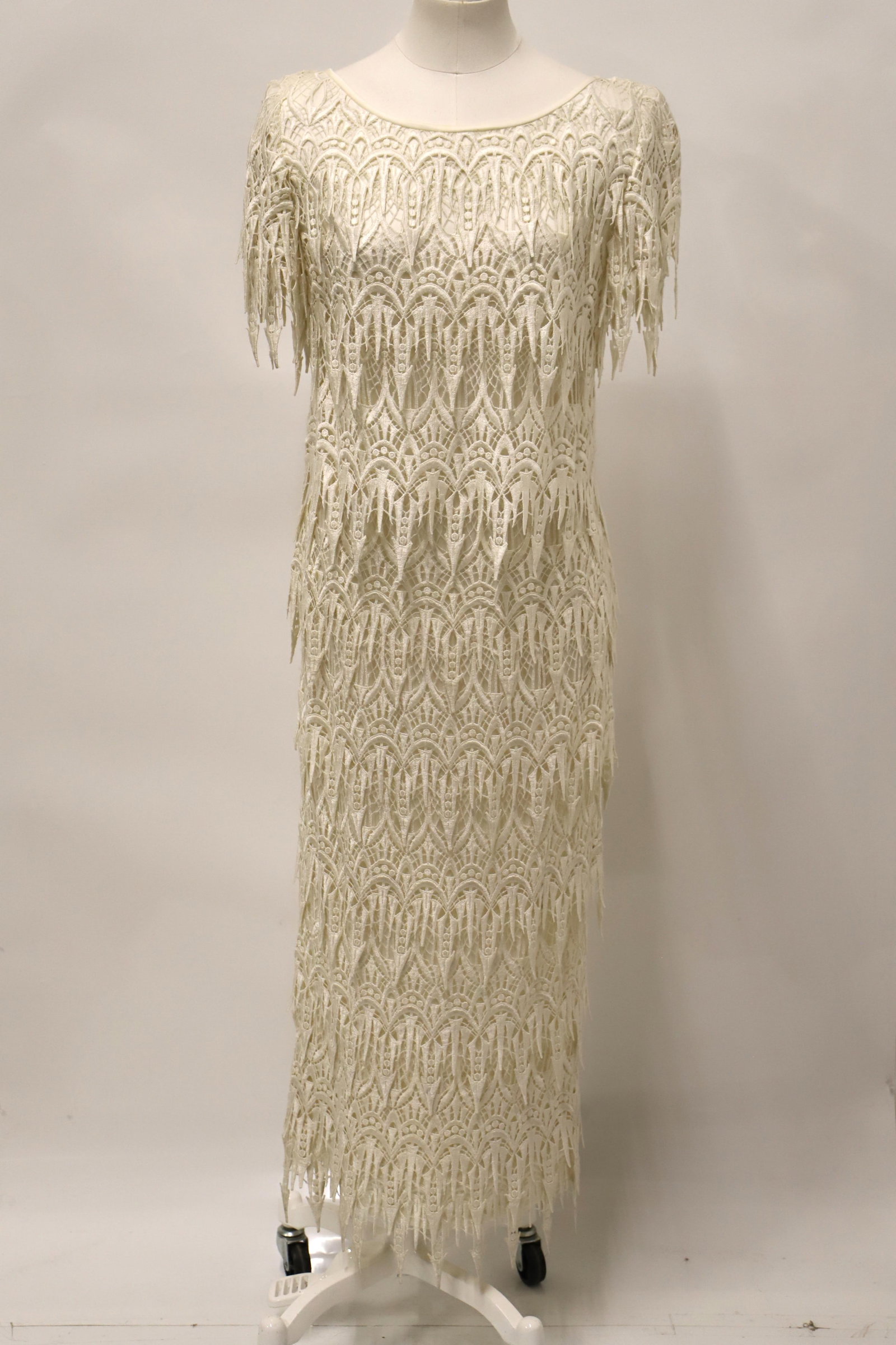Cattiva, Ladies Cocktail Dress: Floor length one piece dress, with slit in the back; Layered lace made from 80 % rayon, 20% cotton; Fully lined, zipper on back; Size 8; Preowned, no damage observed. See photos