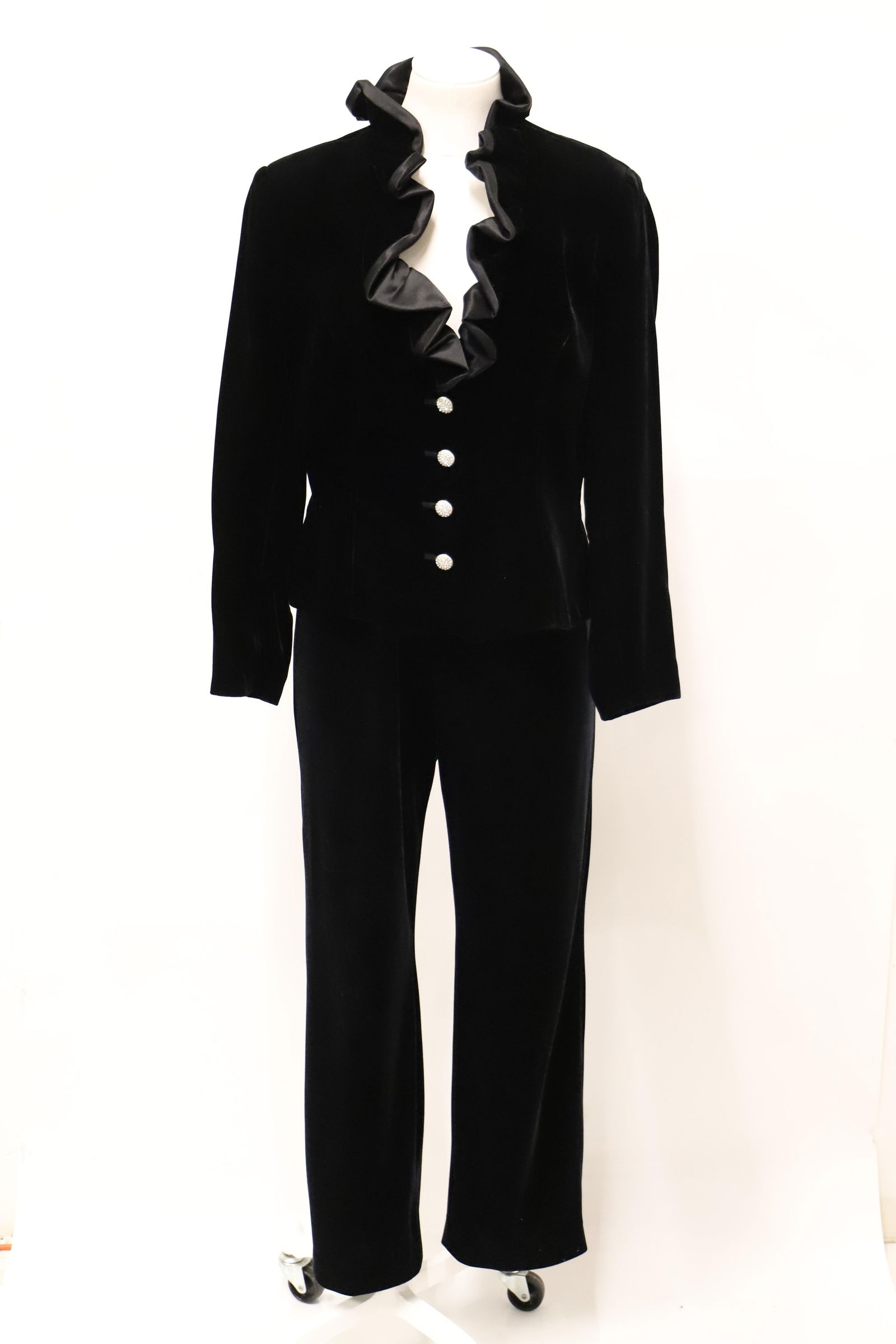 Kay Unger, Huey Waltzer, Velvet Pantsuit (1 of 10)