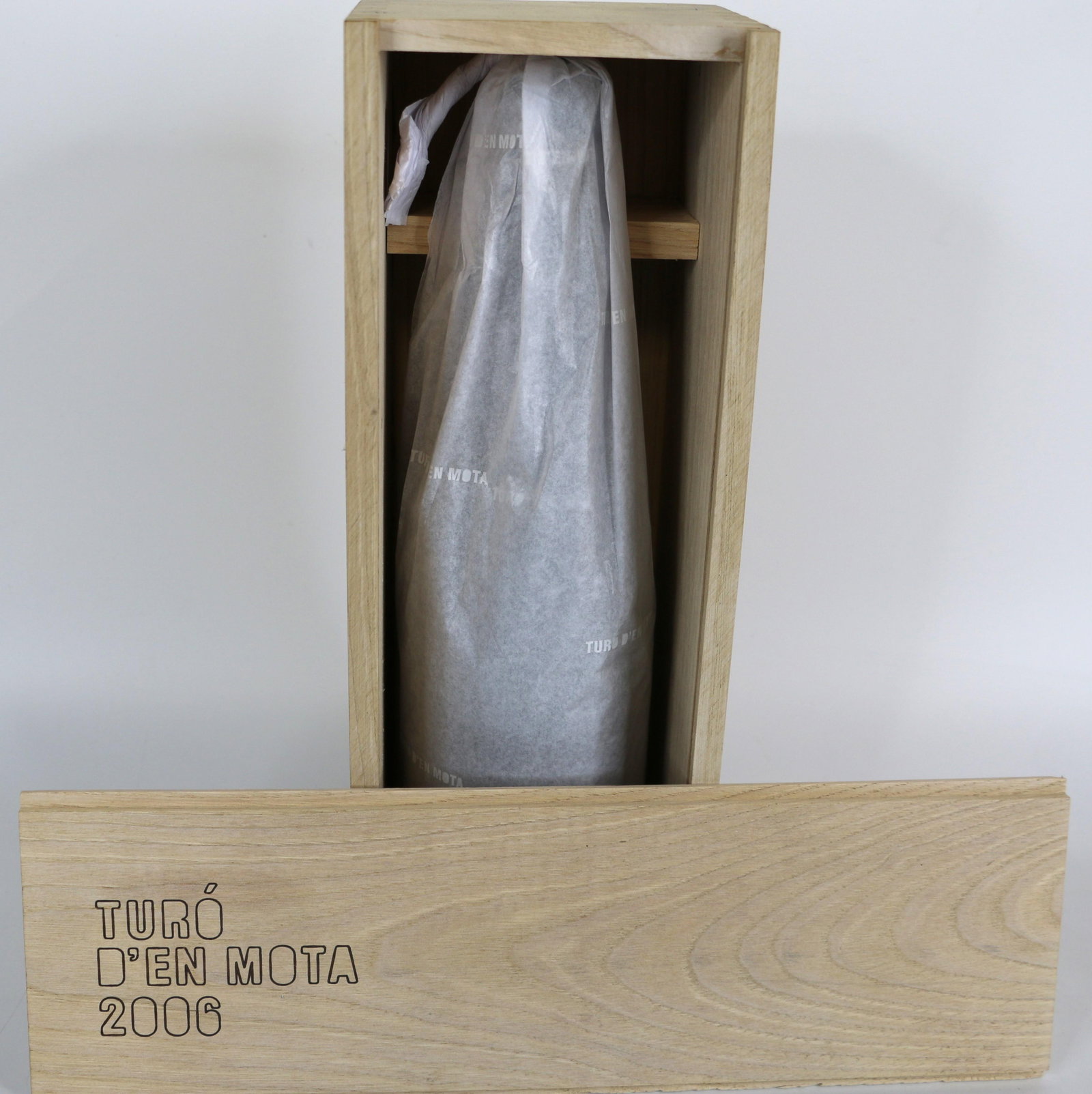 Turo d'en Mota, Wine: Vintage 2006 de Recaredo Turo d'en Mota wine; 750 ml; Do not know how bottle has been stored. See photos