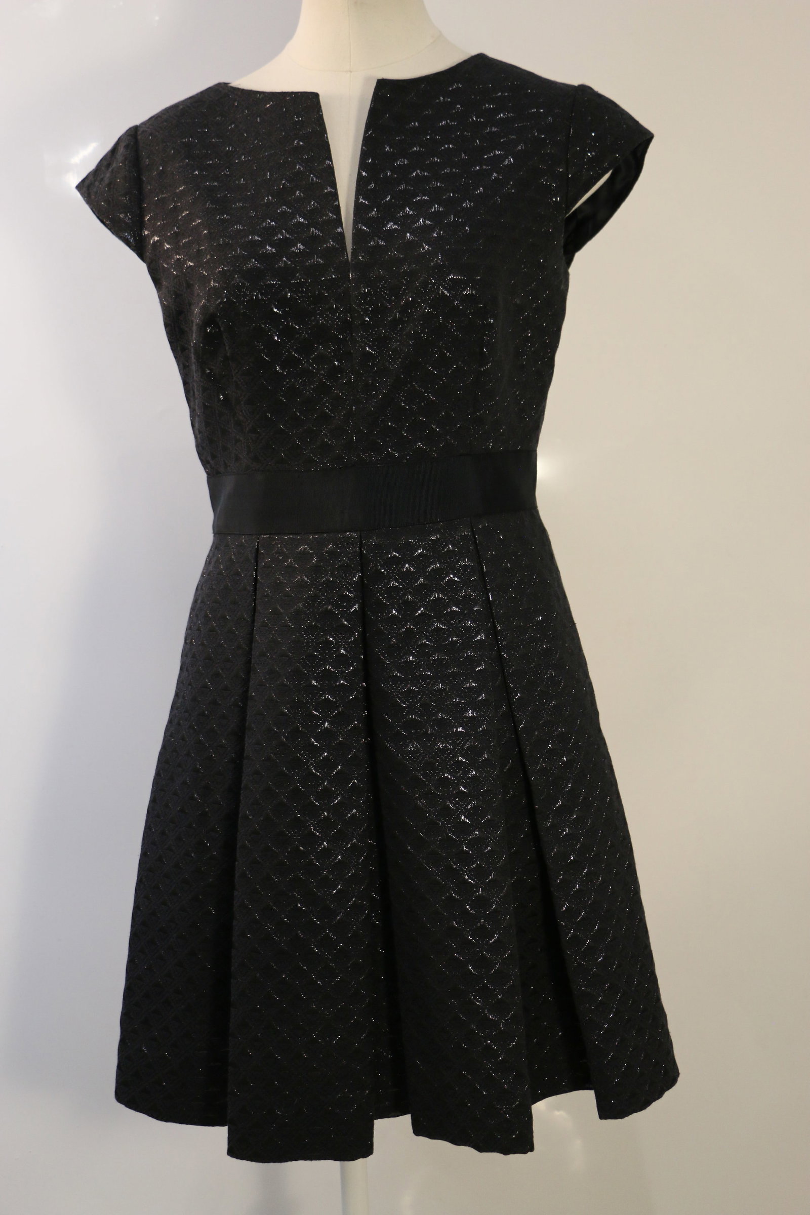Tedd Baker, Dress: Ted Baker, short sleeve dress, fully lined with zipper on back; Size 3;Fabric is marked cotton and polyester; Preowned, no damage observed. See photos