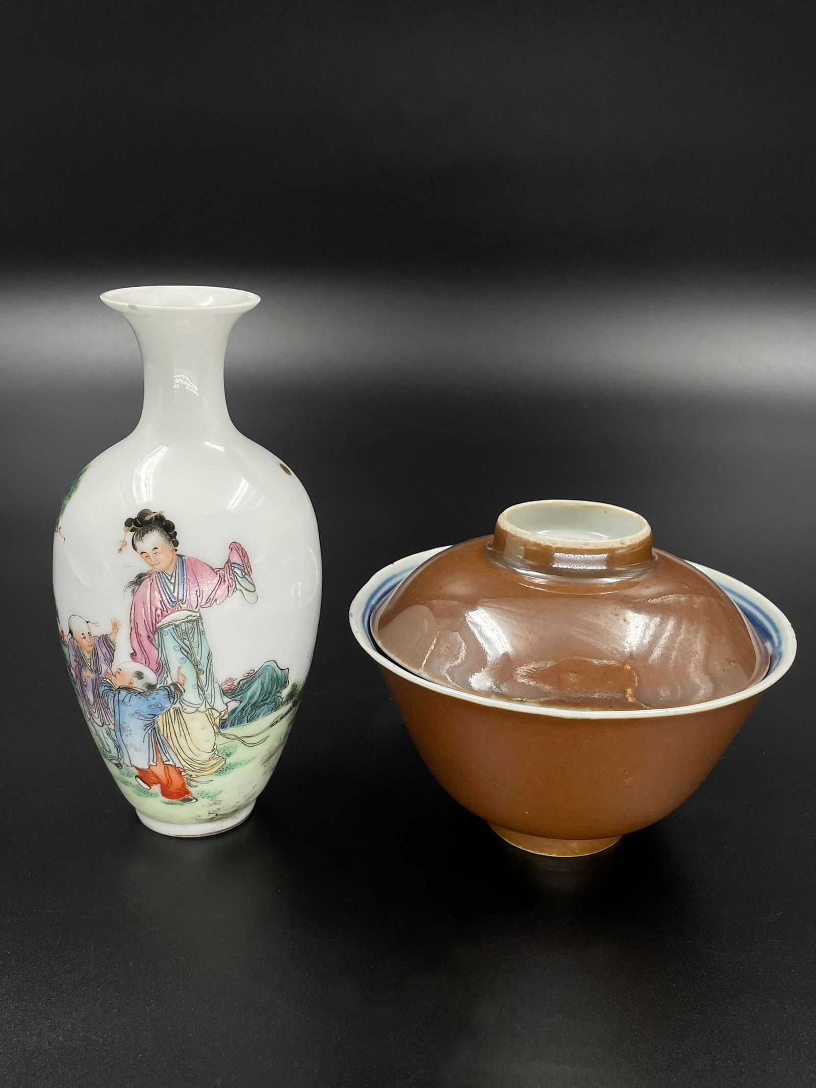A Chinese porcelain vase, A Chinese tea cup set.: Dimension: Approximately H vase 5.75in (14.5cm), cup 3.25in (8cm)