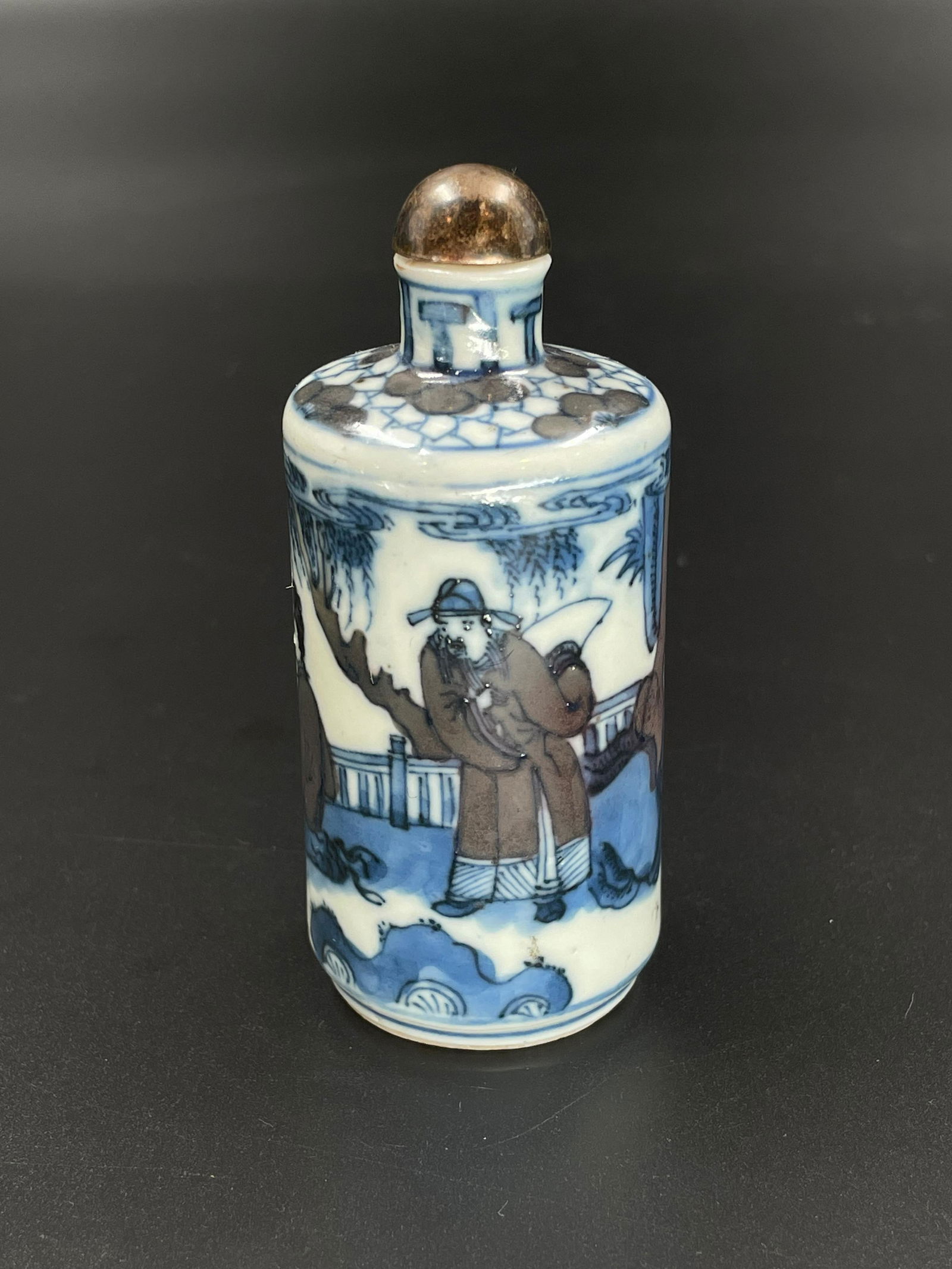 Chinese porcelain snuff bottle (1 of 14)