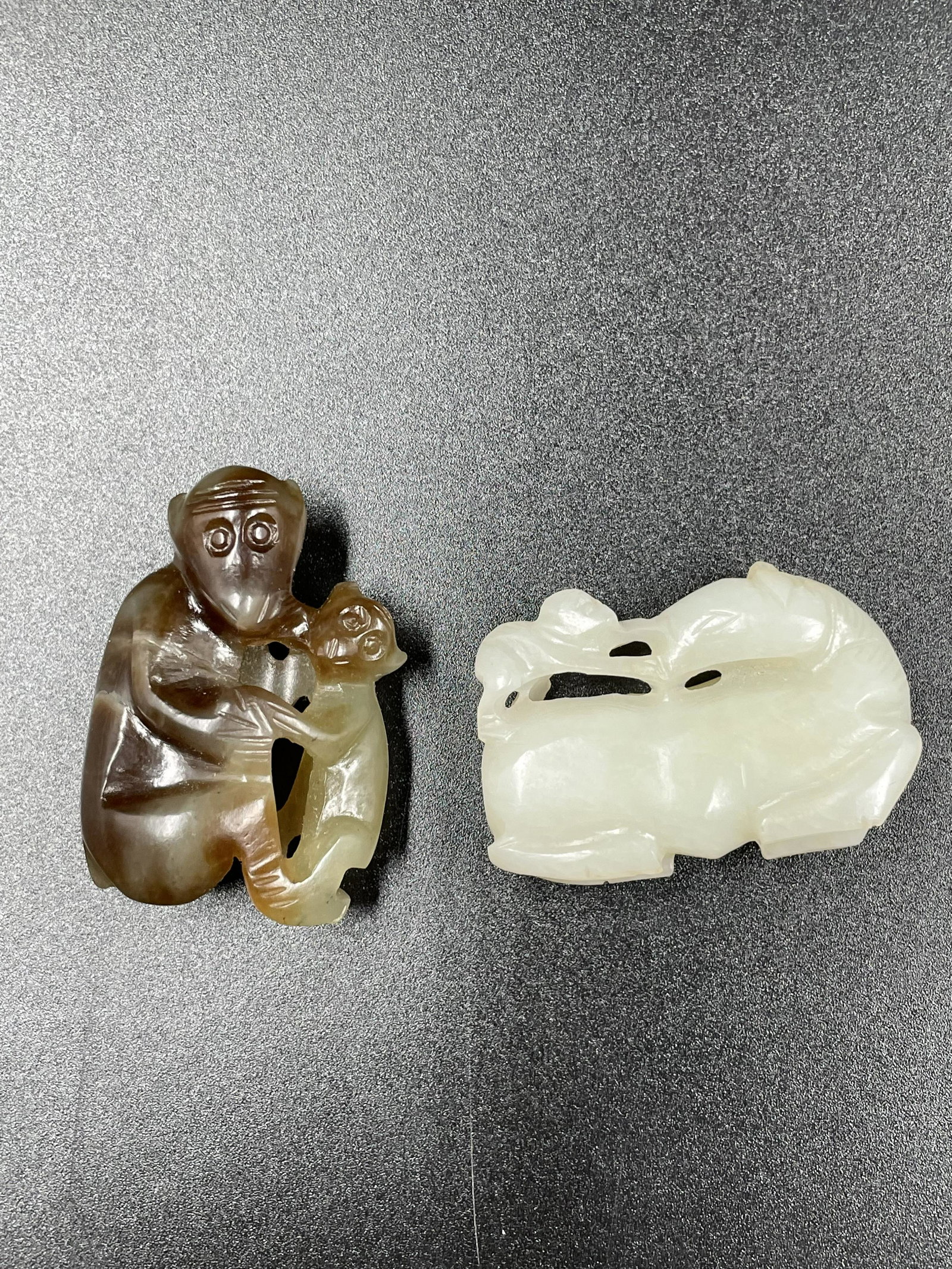 Two Chinese jade carvings (1 of 6)