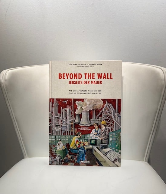 Taschen - Beyond the Wall: Art and Artifacts from GDR (Taschen XXL Edition) (1 of 8)