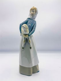 Girl with Lamb 1969, Lladro