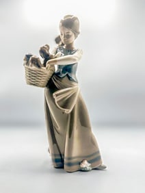Girl With Puppies 1974, Lladro