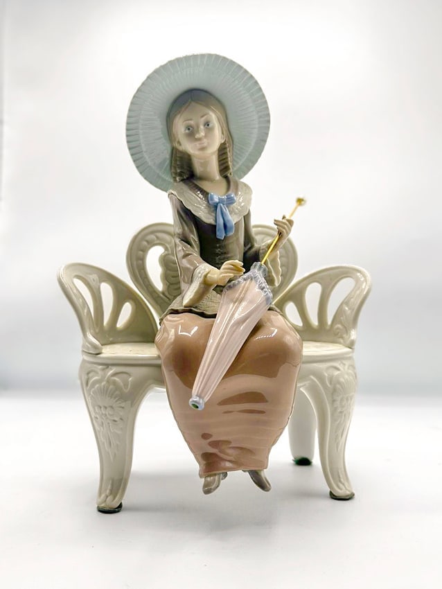 Waiting in the Park 1978, Lladro: Waiting in the Park 1978, LladroIs a glazed porcelain figurine stamped Lladro, Spain. This piece is in excellent condition. Measures 10 x 8 x 6 in.