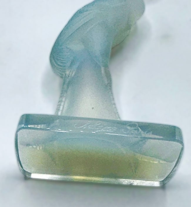 Sabino blue heron: Heron Figurine, Sabino France is an opalescent crystal figurine from The Sabino Crystal Company. The piece is marked in the glass in excellent condition. Measures 3 x 8 x 2 in.