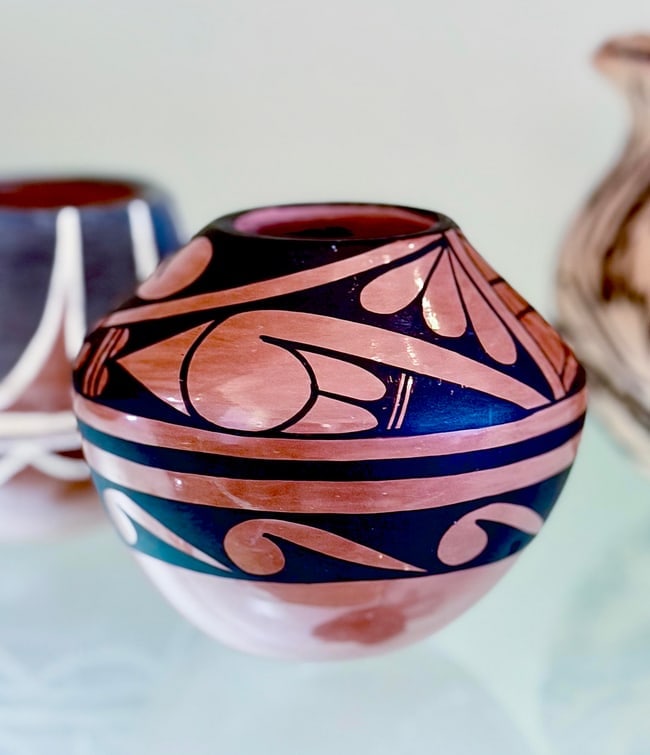 Loretta Loretto pottery: Loretta Loretto is a contemporary (or mid-to-late 20th century active) potter from Jemez Pueblo. She is part of the large, extended Loretto family of Jemez artists, which includes prominent potters su