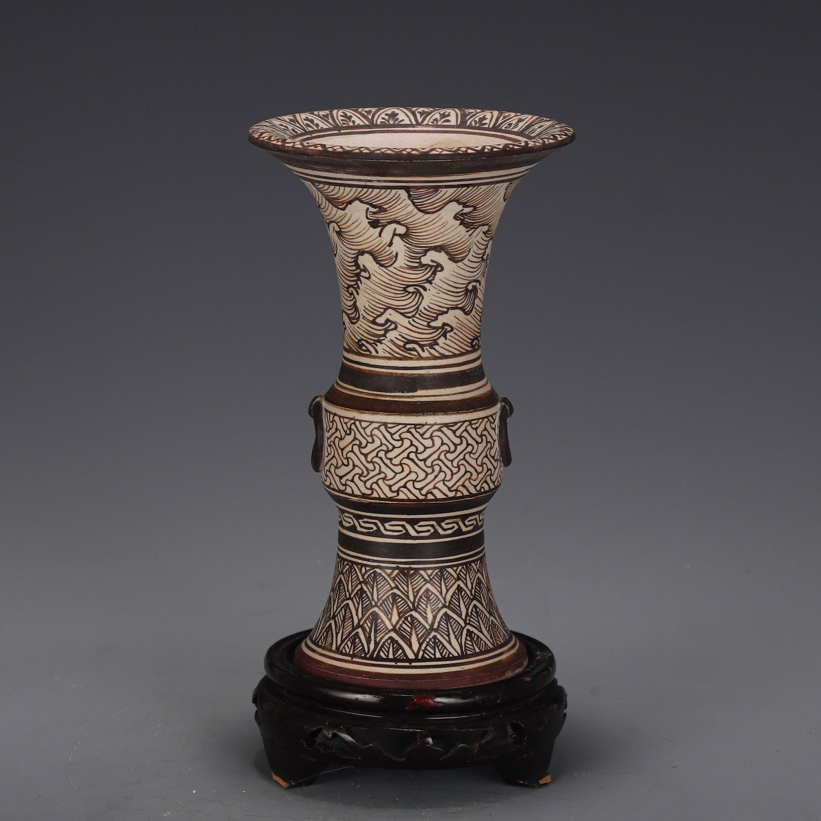 A Jizhou-ware Painted Beaker Vase (1 of 8)