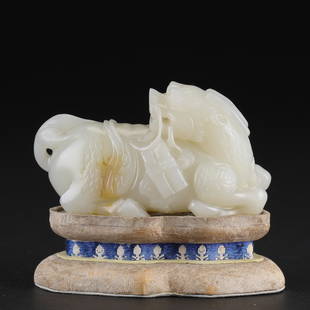 A Chinese Carved White Jade Beast: A Chinese Carved White Jade Beast H:7cm;L:9cm;177g