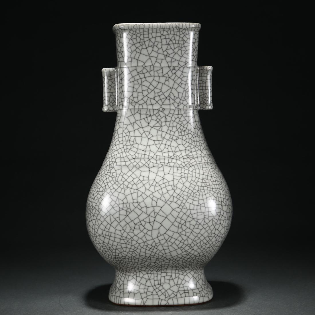A Chinese Ge-ware Crackle Arrow Vase Qing Dyn. (1 of 9)