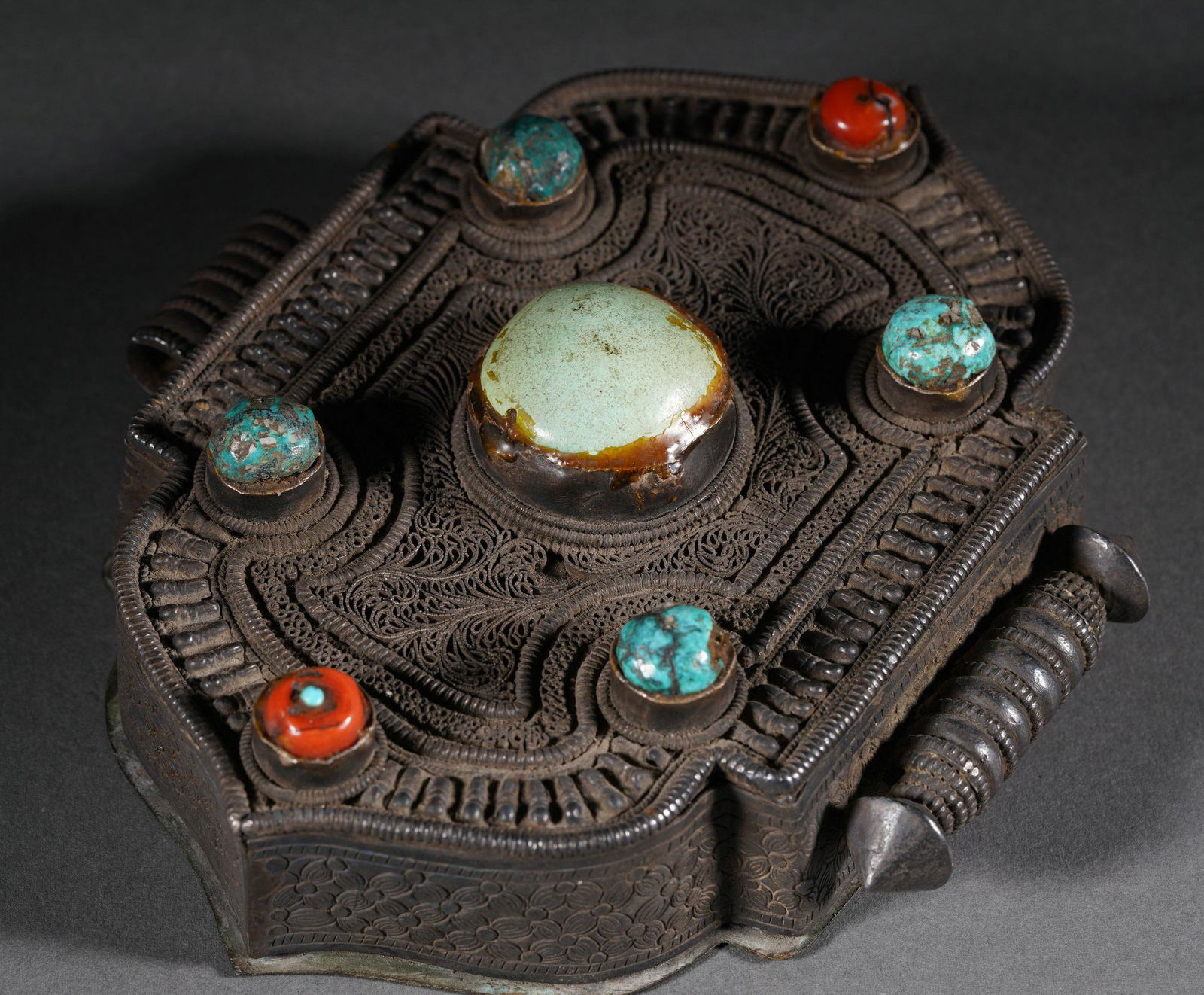 A Tibetan Hard-stones Inlaid Silver Amulet Box (1 of 11)