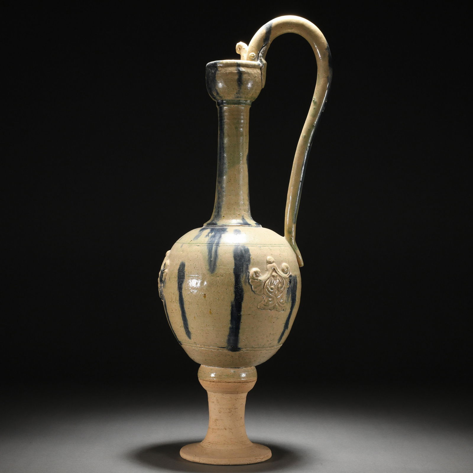 A Chinese Sancai Glaze Ewer (1 of 10)
