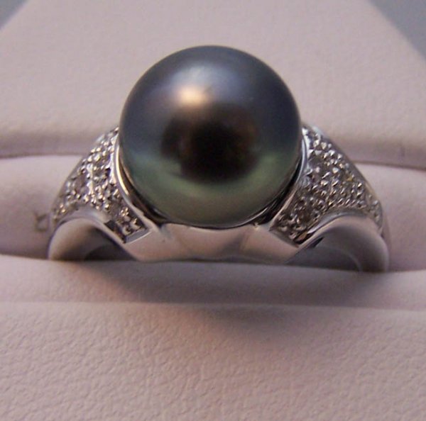 Ladies 18K White Gold/Tahitian Pearl Ring.: Ladies 18 karat white gold set with a fine Tahitian pearl 9.74 mm set with pave round brilliant cut diamonds total 0.10 carat accenting each side. Weigh 5.4 grams. [awr1460] All jewelry is guaranteed 