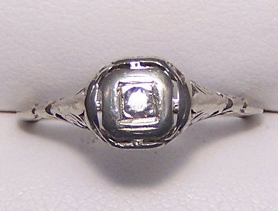 10K White Gold Diamond Solitaire Ring.: 10K White Gold Diamond Solitaire Ring. Diamond weight 0.05 carat. [awu 0589]