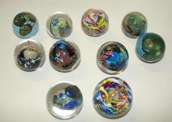 Group of 10 "World Globes" Josh Simpson.: Group of 10 "World Globes" Josh Simpson. Diameter 1.5" on nine, one slightly larger.