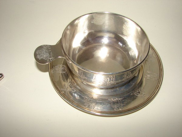 208a: Gorham sterling childs plate and bowl.: Juvenile theme, 7 troy ounces. Minor dents.