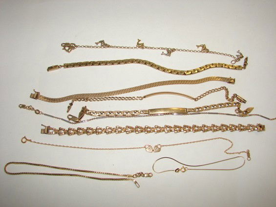 Group of seven (7) 14K gold chain bracelets.: Six yellow gold, one white gold. 61.9 grams total weight.