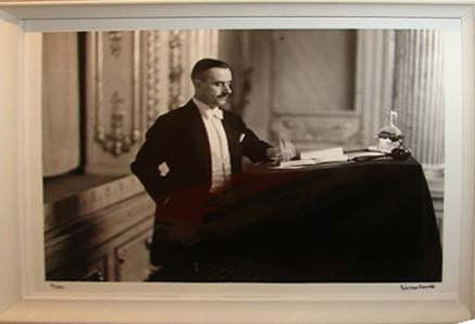 A. EISENSTAEDT (1898-1995) THOMAS MANN, Stockholm: Alfred Eisenstaedt (German/American, 1898 - 1995). THOMAS MANN, Stockholm, 1929. H - 9, W - 11 3/4". Black-and-white print made in the Time Inc. Lab., 1990 copyright Time Warner, Inc., Thomas Mann sta