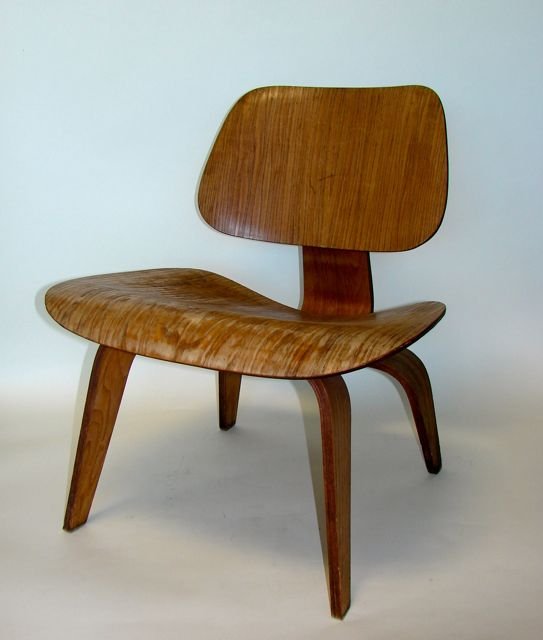 Charles Eames CLW Chair, Vintage.: H - 27", W - 21.5". Condition: rubber mounting on back is dry, needs refinishing.