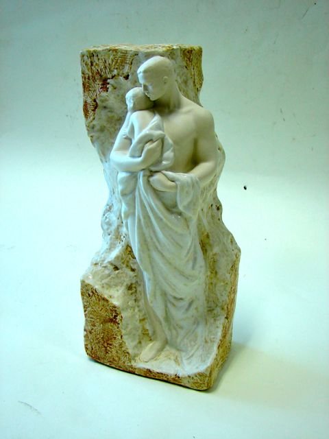 Lladro, Porcelain, Fatherhood Mural # 3036.: Issue Year: 2010, Sculptor: Jose Luis Santes. Height -12.25 inches, Width - 6 inches. Condition: mint.