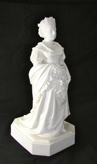Parian Figurine Queen Victoria.: Robinson & Leadbetter, Stoke on Trent. Height - 15 inches.