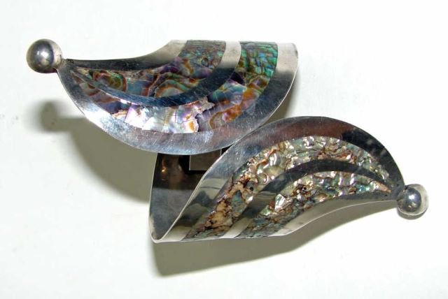 EN Mexico Sterling Abalone Cuff Bracelet: 1.50 troy ounces. Spring hinged with abalone inlay.