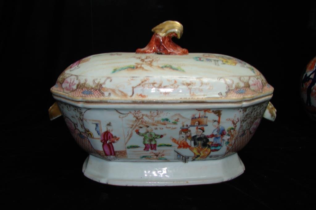 Chinese Export Porcelain Covered Tureen (1 of 4)