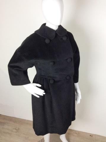 Vintage Cashmere Bergdorf Goodman Jacket: Vintage Black Cashmere Bergdorf Goodman Jacket Bergdorf Goodman @ The Plaza New York Six Crochet Covered Buttons - 3/4 Sleeve. Broken seams in sleeves and back lining. ***NO SIZING *** ( educated gues
