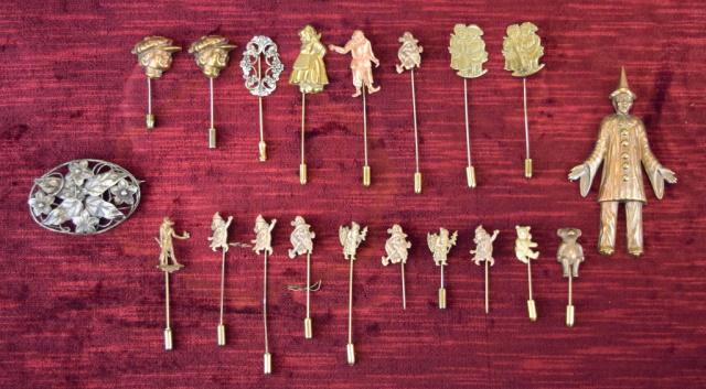 Grouping of Vintage Copper Pins (1 of 7)