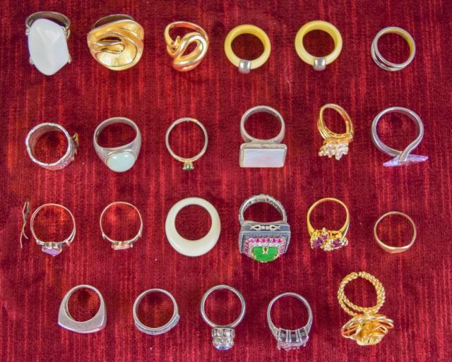 Lot of Gold and Silver Tone Rings (1 of 17)