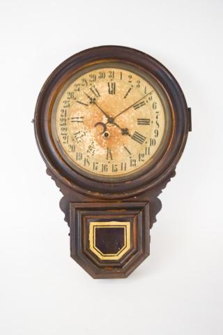 Ingraham Dew Drop Calendar Clock (1 of 10)