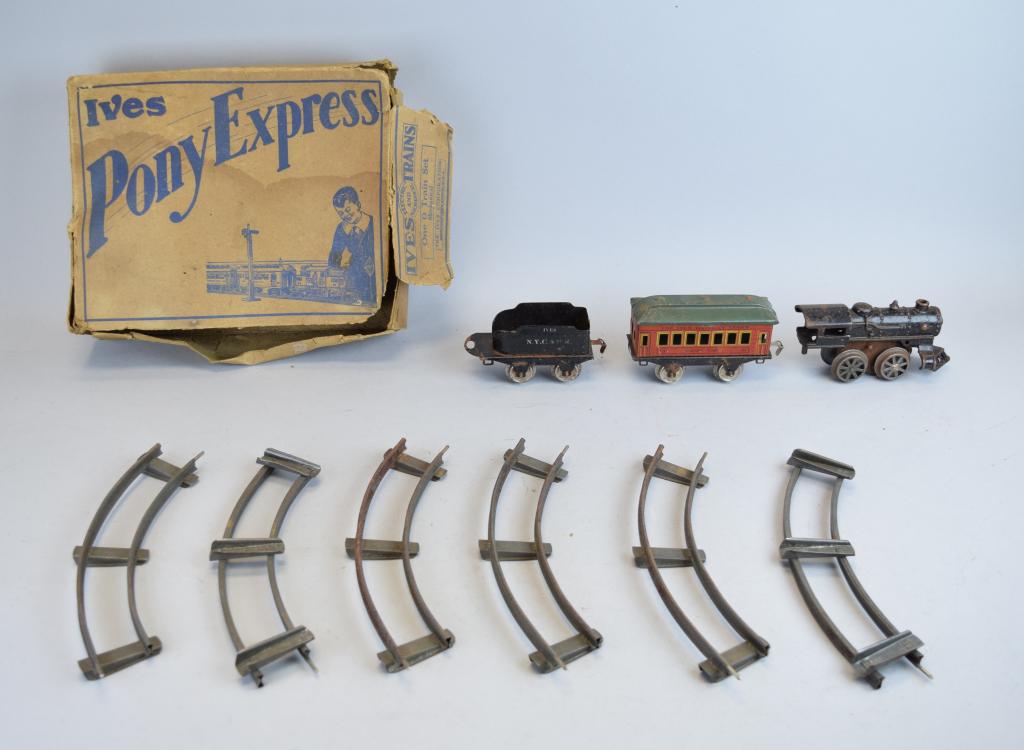 Ives Trains One O Mechanical Train Set (1 of 8)