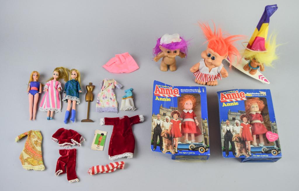 Grouping of Collectible Dolls (1 of 9)