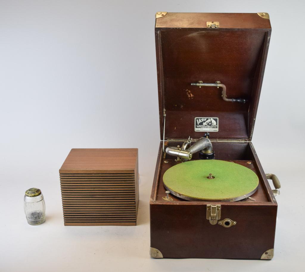 Victor Model VV-50 Phonograph (1 of 11)