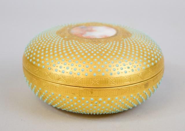 Coalport Woman's Powder Compact (1 of 7)